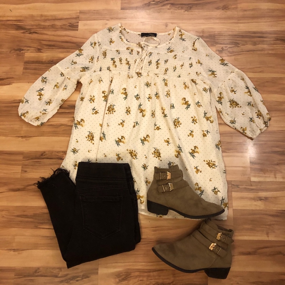NWOT Women’s Suzanne Betro Swiss Dot Floral Blouse